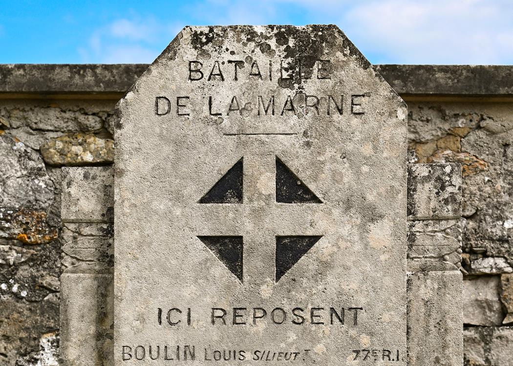 Chapelle et cimentière de Mondement