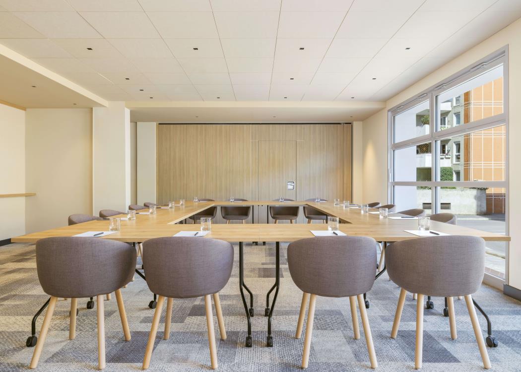 08_xcrrp_metting-room