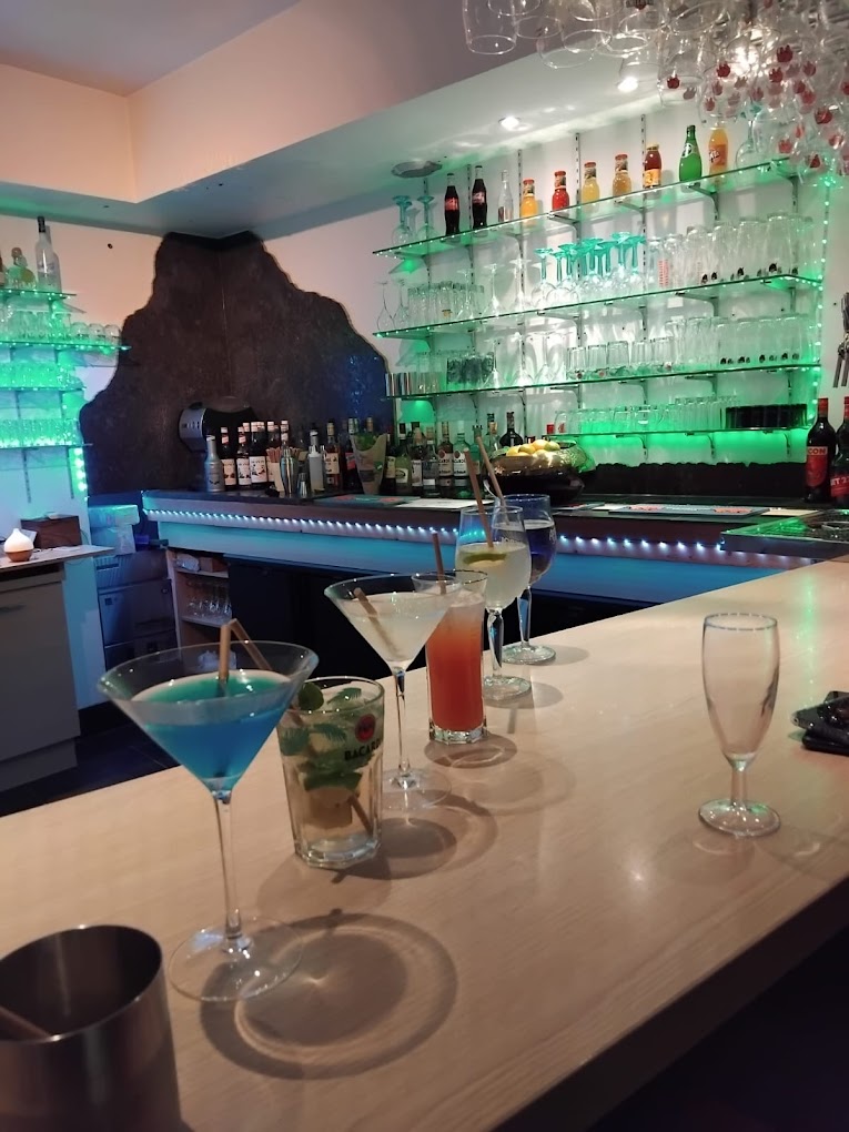 17 lounge bar