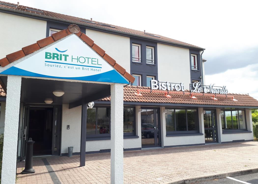 Brit Hotel Reims la Neuvillette - Facade du bâtiment principal Brit Hotel Reims la Neuvillette - Facade du bâtiment principal