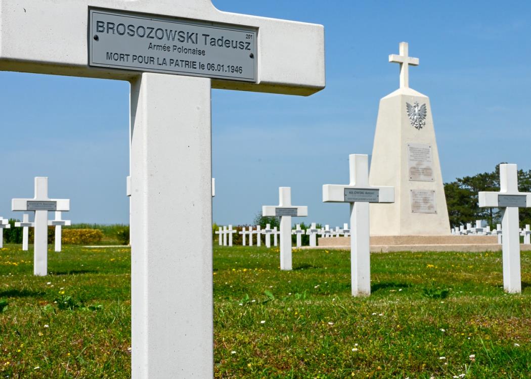 CImetières militaires d'Aubérive