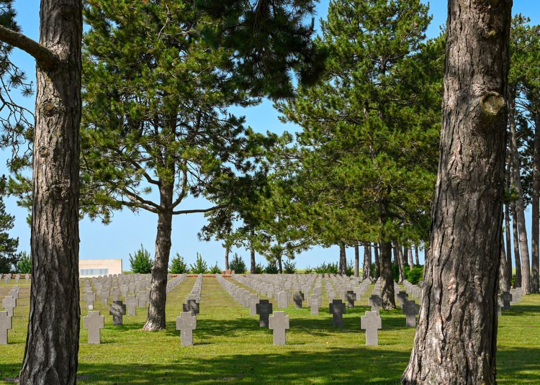 CImetières militaires d'Aubérive