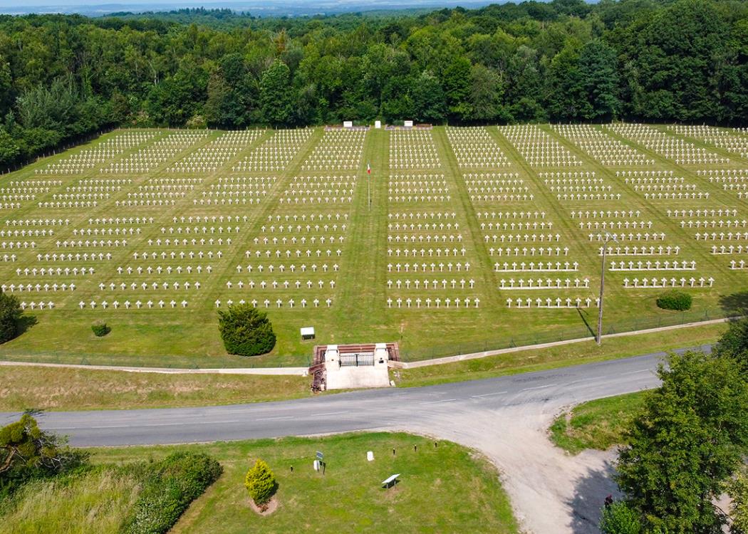 280-Site-funeraires-et-memoriels-14-18-Vienne-le-Chateau-Necropole-nationale-de-Saint-Thomas-en-Argonne-et-ossuaire-de-la-Gruerie-13062025-©-Christophe-Manquillet 280-Site-funeraires-et-memoriels-14-18-Vienne-le-Chateau-Necropole-nationale-de-Saint-Thomas-en-Argonne-et-ossuaire-de-la-Gruerie-13062025-©-Christophe-Manquillet