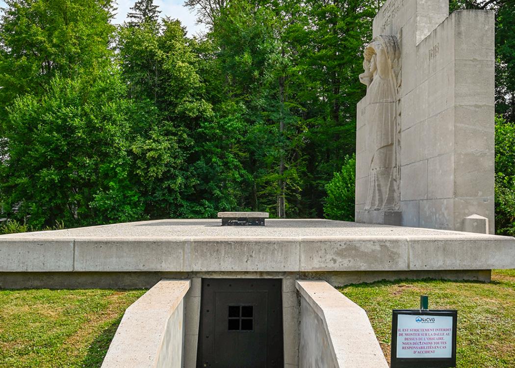 283-Site-funeraires-et-memoriels-14-18-Vienne-le-Chateau-Necropole-nationale-de-Saint-Thomas-en-Argonne-et-ossuaire-de-la-Gruerie-13062025-©-Christophe-Manquillet 283-Site-funeraires-et-memoriels-14-18-Vienne-le-Chateau-Necropole-nationale-de-Saint-Thomas-en-Argonne-et-ossuaire-de-la-Gruerie-13062025-©-Christophe-Manquillet