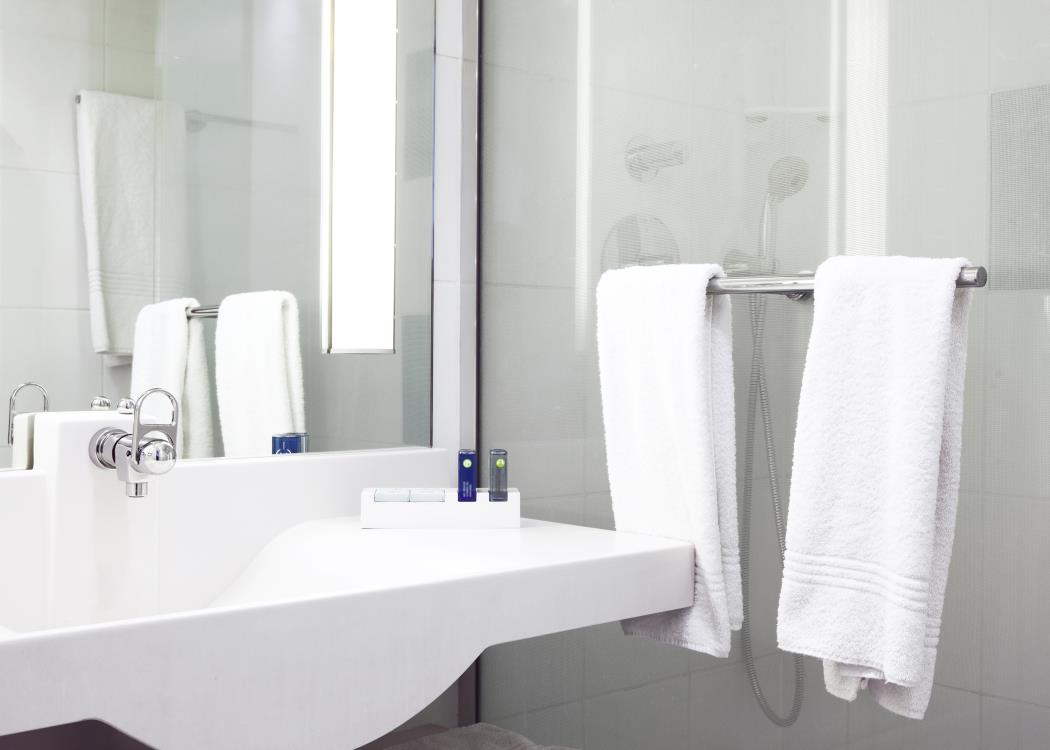 HÔTEL NOVOTEL REIMS TINQUEUX-SALLE DE BAIN