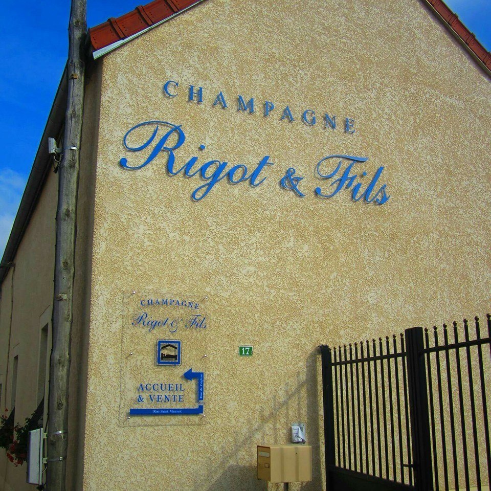 Aire de stationnement et service / Champagne Rigot et Fils