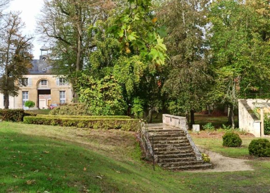 entrée monastère - vue du parc entrée monastère - vue du parc