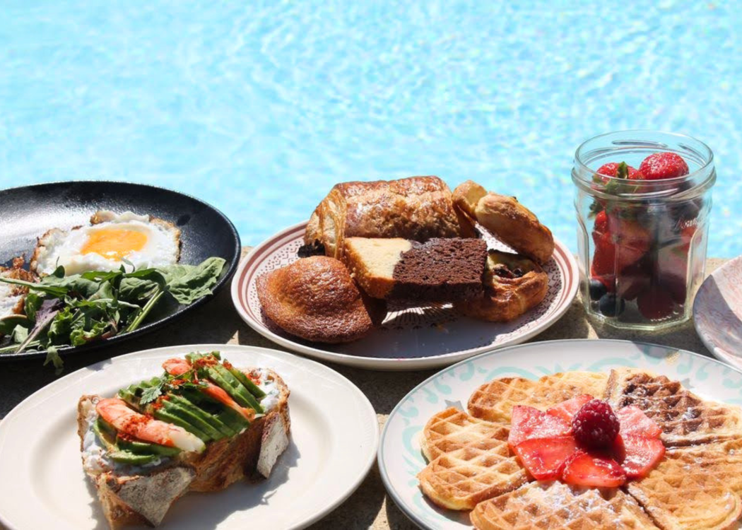 Un brunch à la piscine !