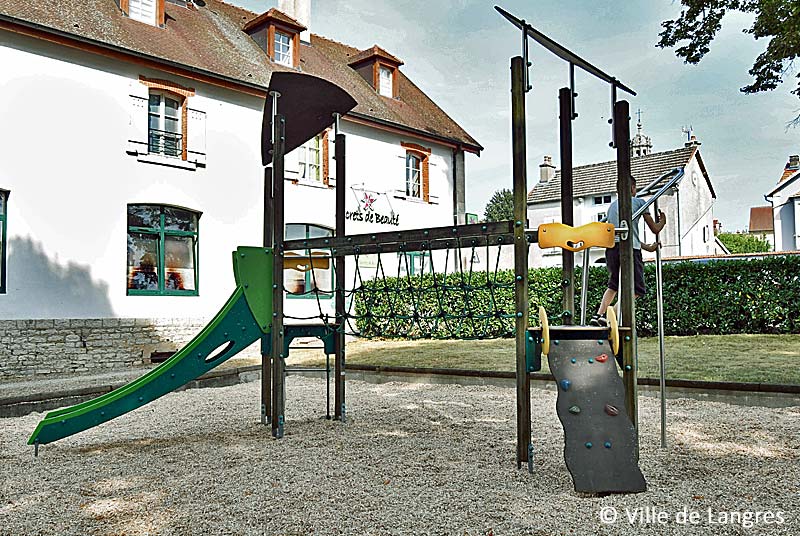 Aire de jeux du camping Navarre à Langres