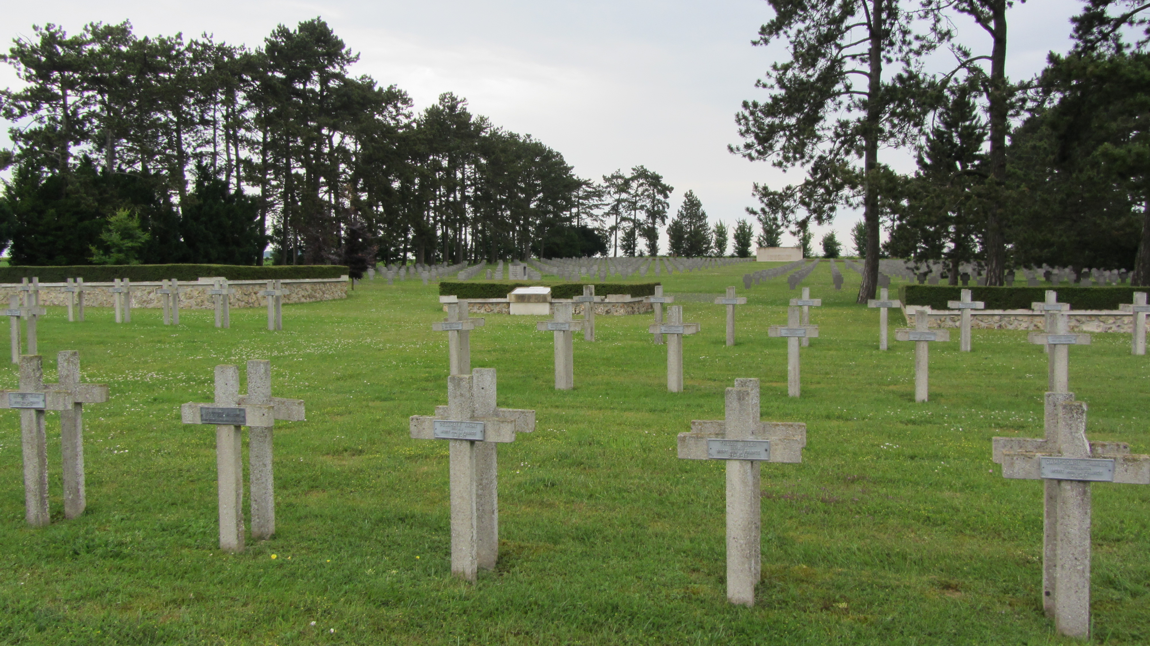 Cimetières militaires français, allemand, polonais d'Aubérive
