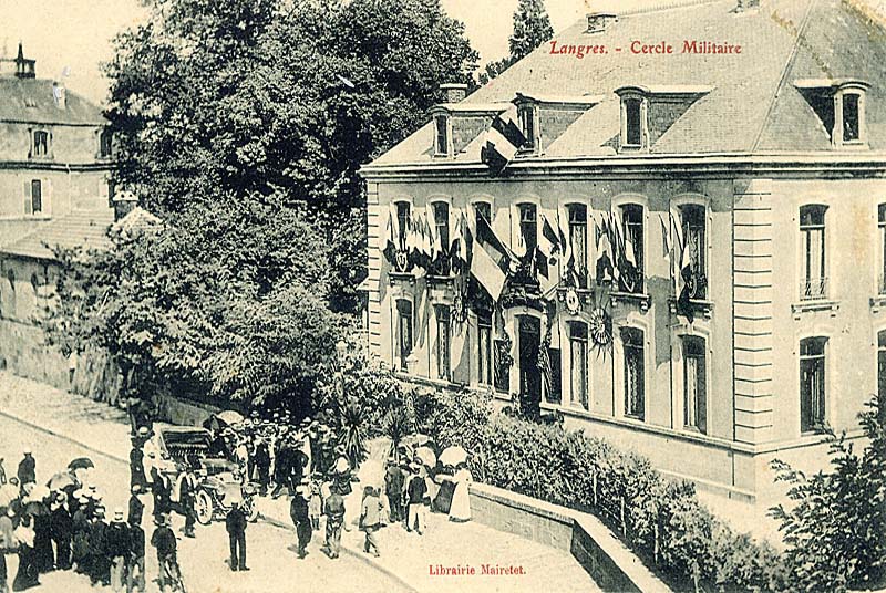 Carte postale du cercle militaire à Langres