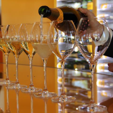 EMA - Champagne verres - Valérie Parrour - Terres Jaunes EMA - Champagne verres - Valérie Parrour - Terres Jaunes
