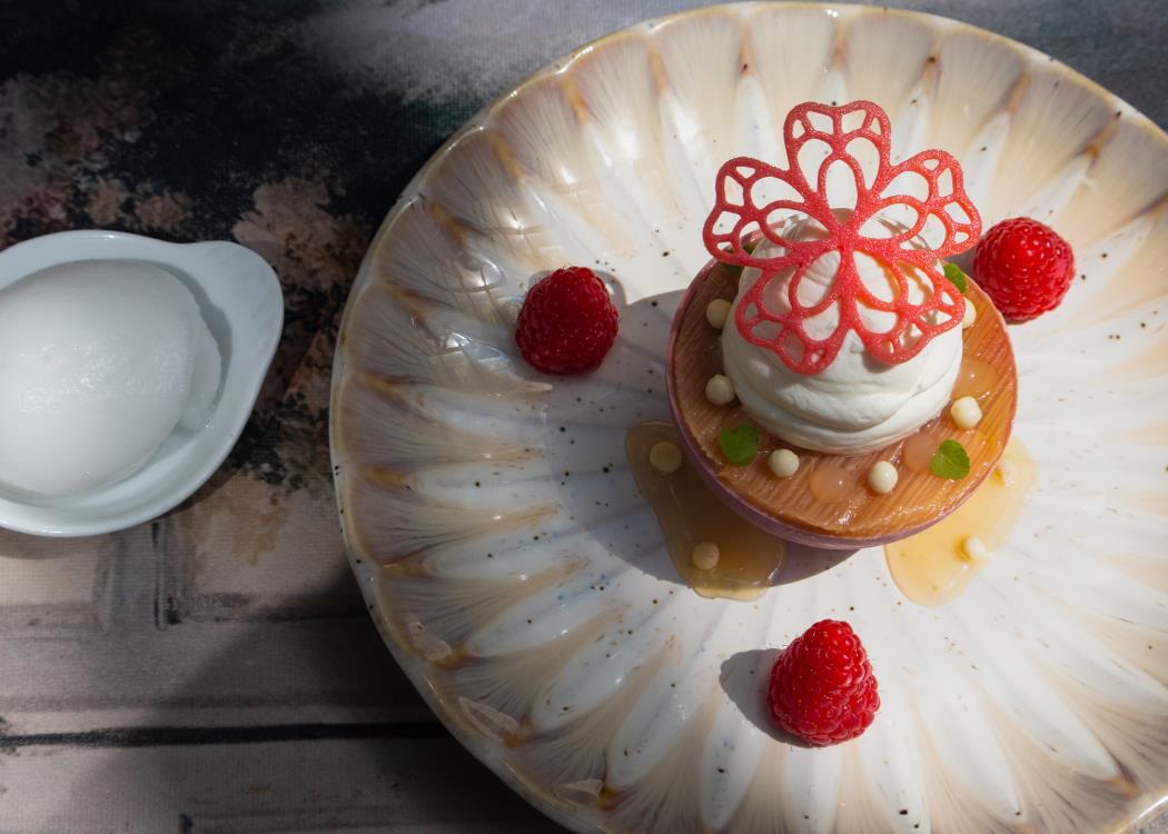 Chocolat Rose Rhubarbe et sorbet fleur de sureau