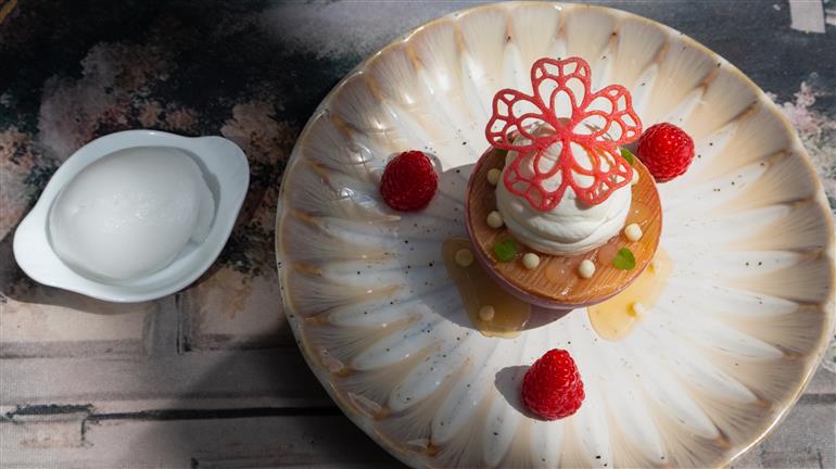 Chocolat Rose Rhubarbe et sorbet fleur de sureau