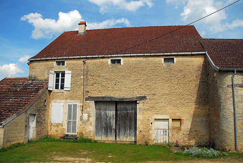 Corps de ferme du XIXe siècle de Villemoron