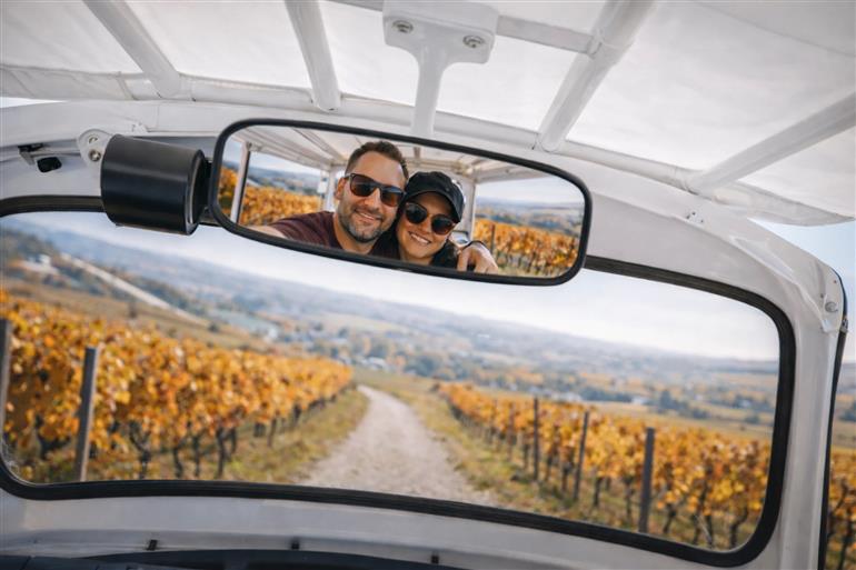 Couple-autumn-inside bubbles tuktuk-tour-champagne