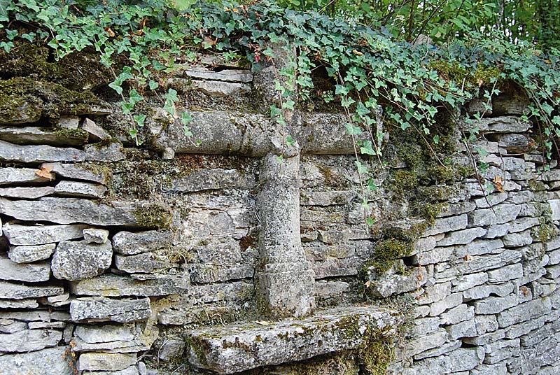 Croix XVIIIe siècle de Montsaugeon
