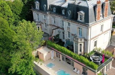 Vue sur la Demeure et ses spas