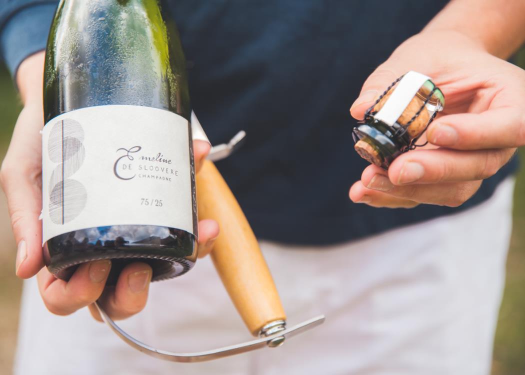 Sabrage en amoureux au Champagne Rosé