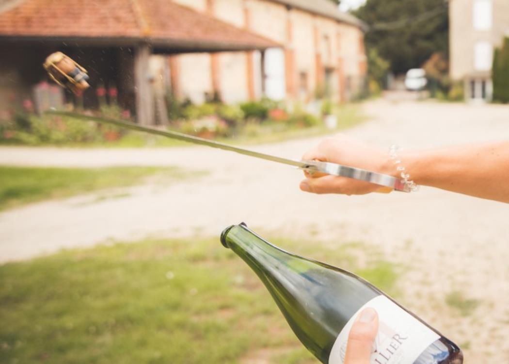 Sabrage en amoureux au Champagne Rosé