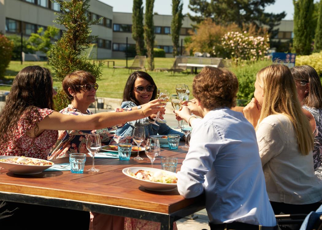 HÔTEL NOVOTEL REIMS TINQUEUX Terrasse Champ Paveau