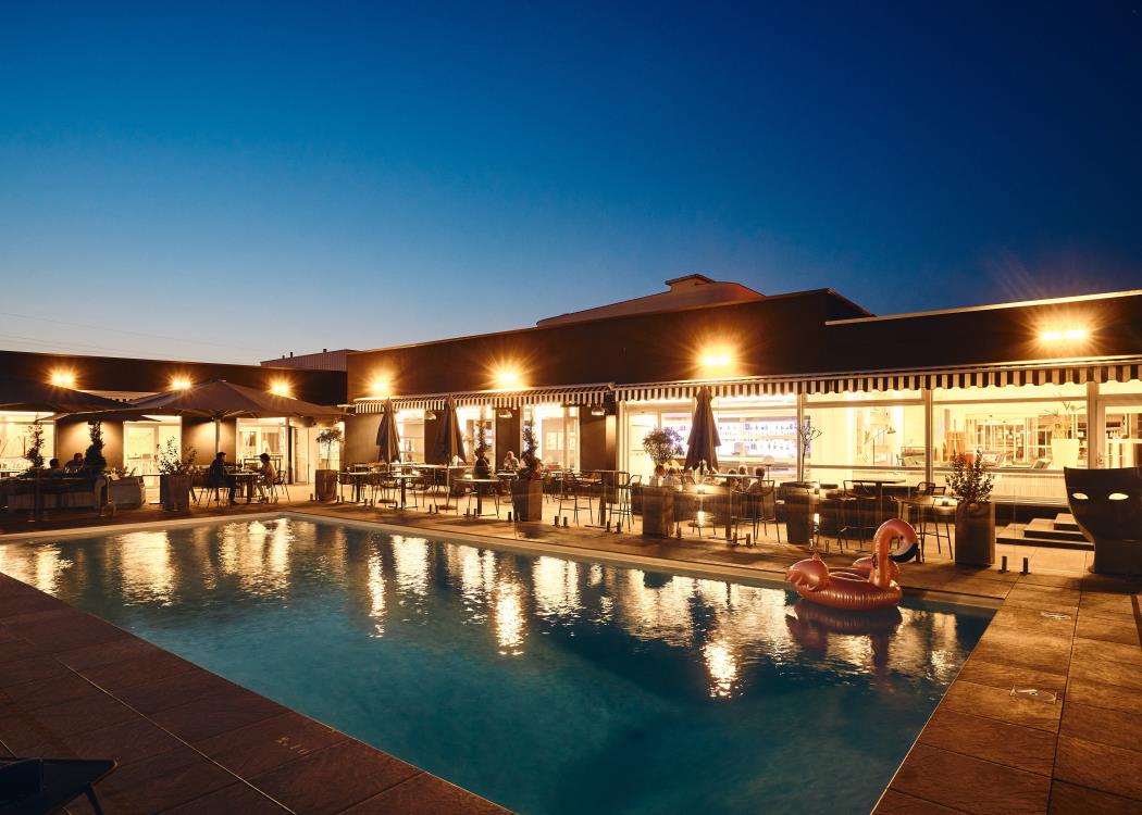 HÔTEL NOVOTEL REIMS TINQUEUX Piscine extérieure