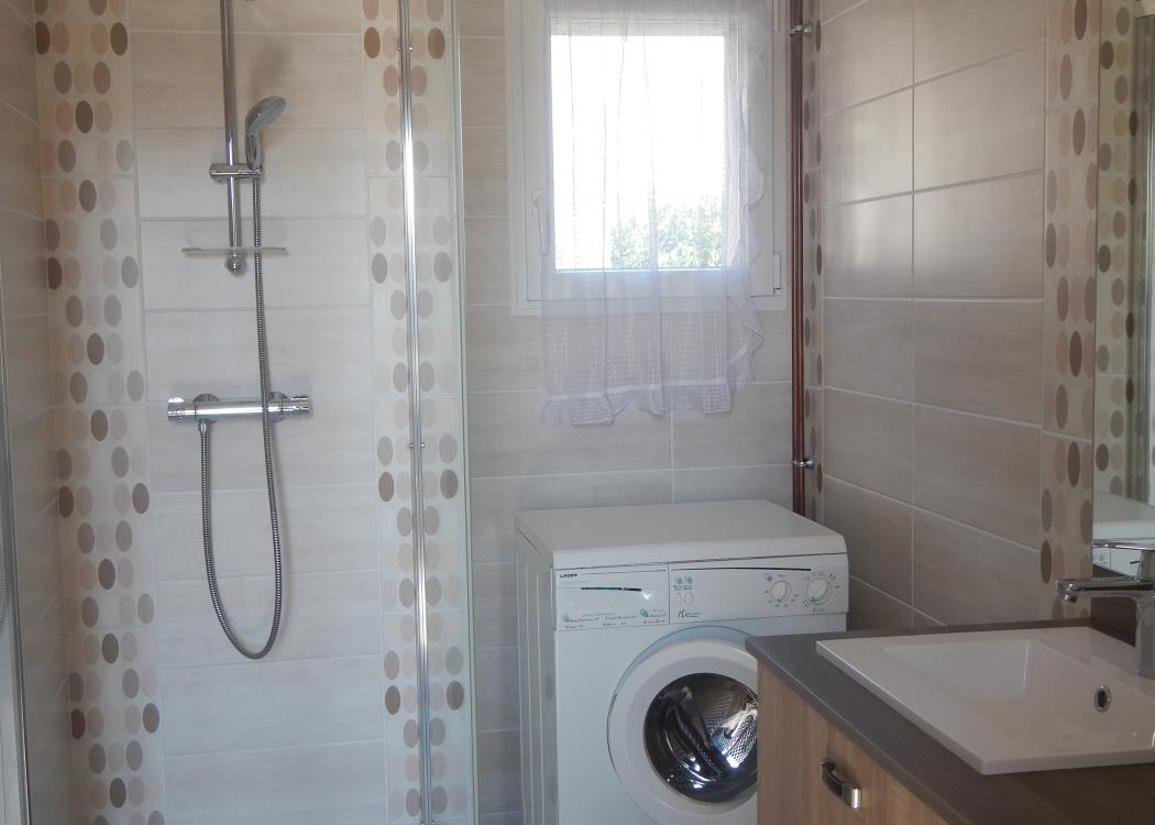 Gite Le Courlis à Outines, salle de bains avec douche à l'italienne