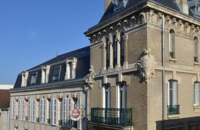 Facade (2)