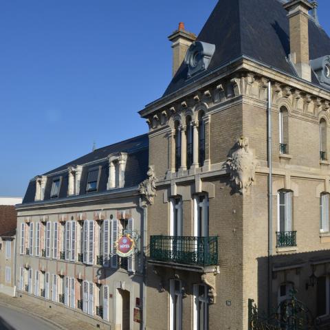 Facade (2)