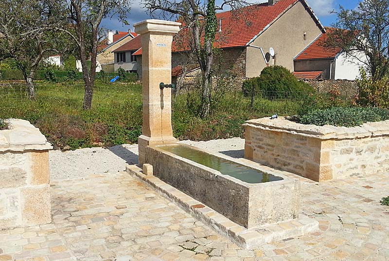 Fontaine de la Coudraie à Corlée