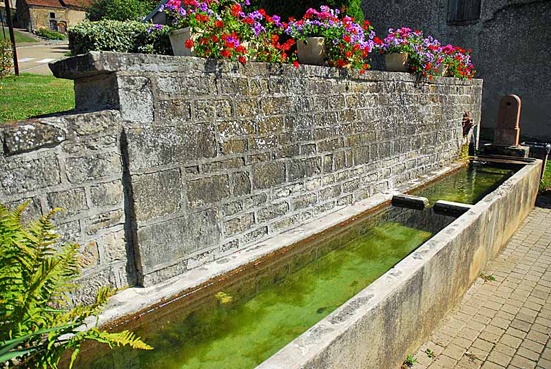 Fontaine du prieuré de Montigny-le-Roi