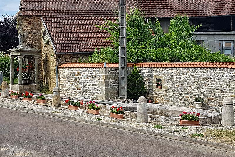 Fontaine de Troischamps