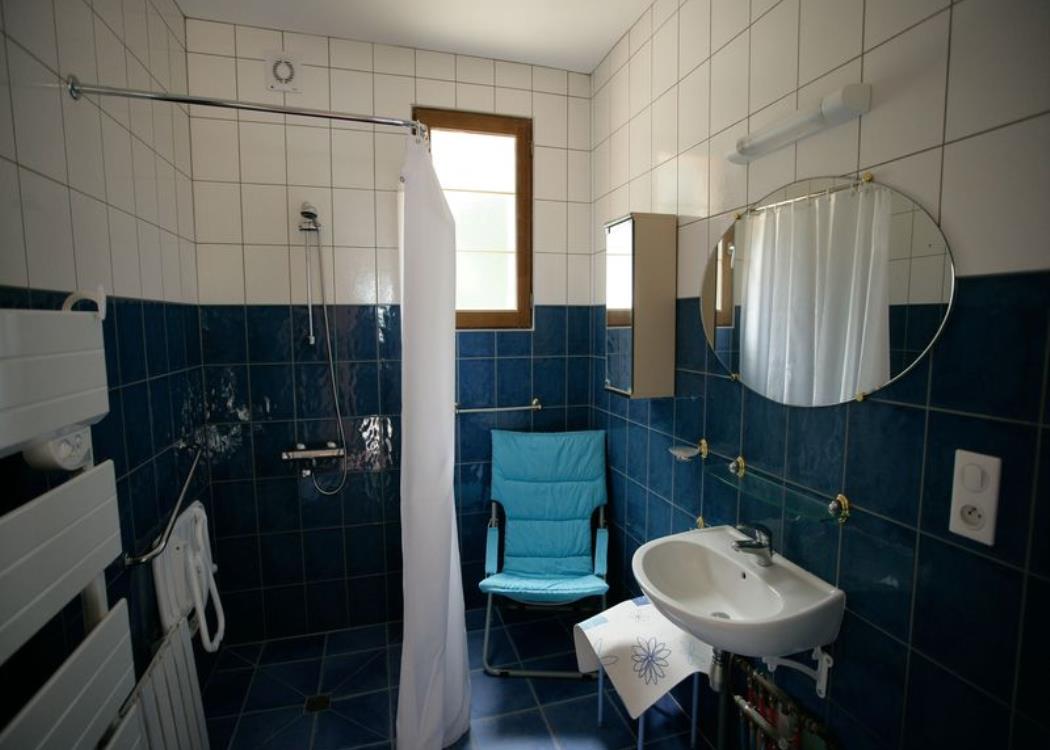 Les Clés d'Emeraude - salle de bains handicapés - Outines - Lac du Der