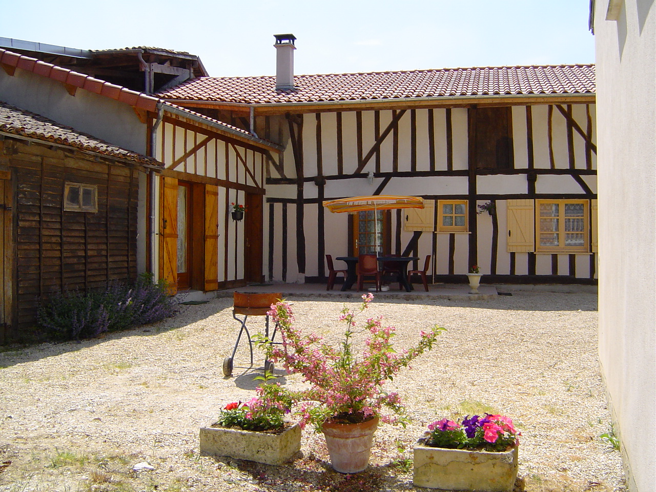 Le Courlis - Outines - le gîte cour intérieure - © Ch. Pinteaux