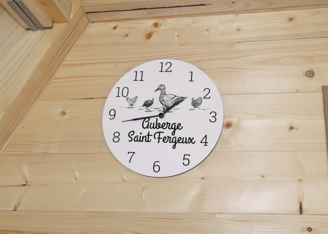 Tipis de l'Auberge de St Fergeux Horloge