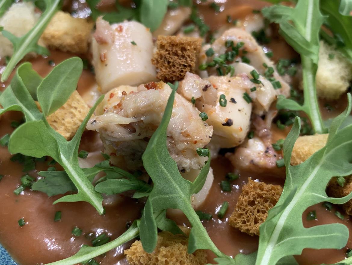 Le Poulpe et son Velouté Froid de Tomates aux Anchois, Croutons et Roquette