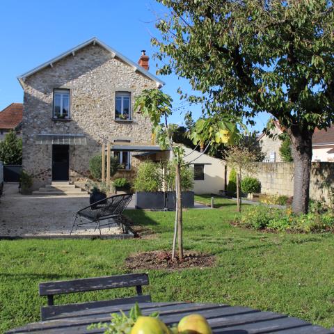 La maison et son grand parc au coeur de dormans