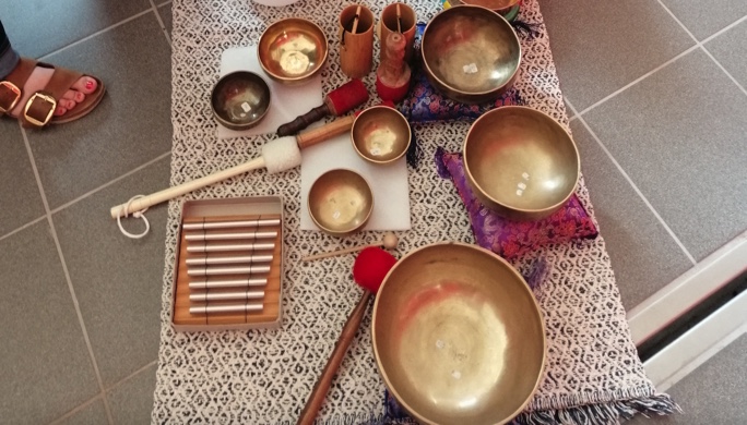 Instruments et percussions utilisés pendant le bain sonore