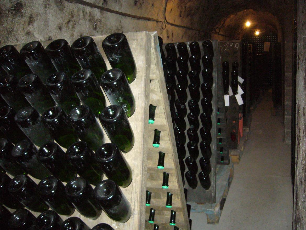 Champagne Alfred Tritant - des pupitres en cave