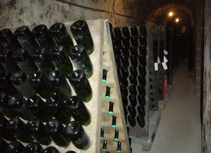 Champagne Alfred Tritant - des pupitres en cave