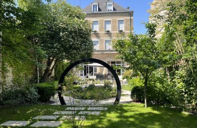 Jardin en été Chambres d'hôtes La Demeure des Sacres Reims