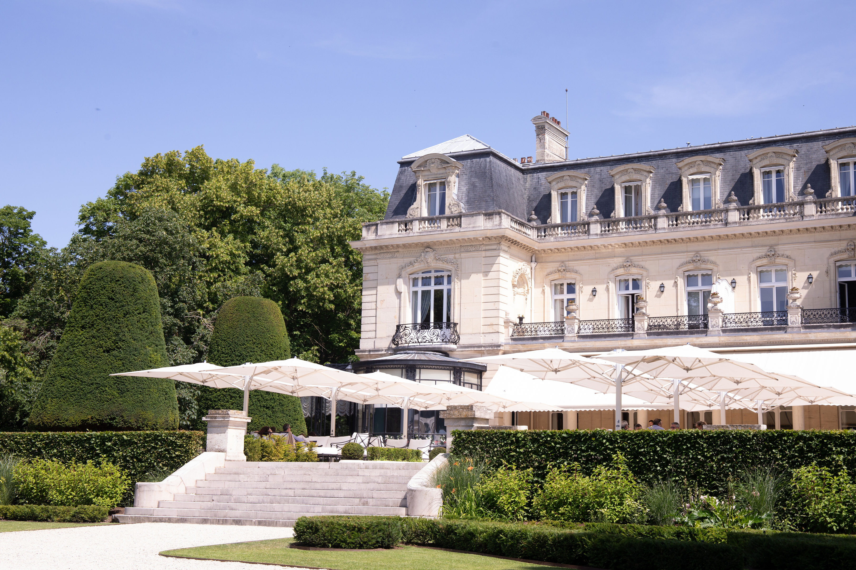 Le Château - Julia Krikorian