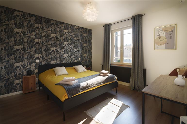 Chambre avec lit king-size