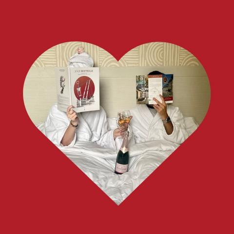 Offre Saint Valentin - Photo coeur fond rouge recadrée carrée