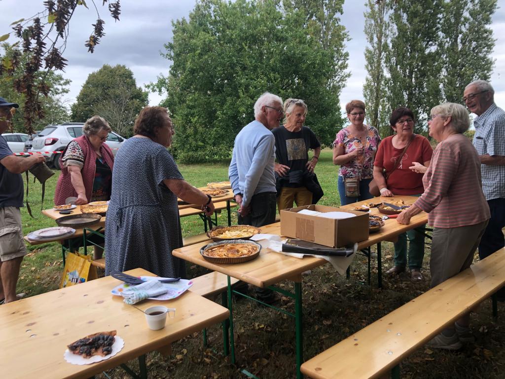 DEGUSTATION TARTES et PAINS cuits au FOUR - ASSOCIATION AMIS d'OUTINES