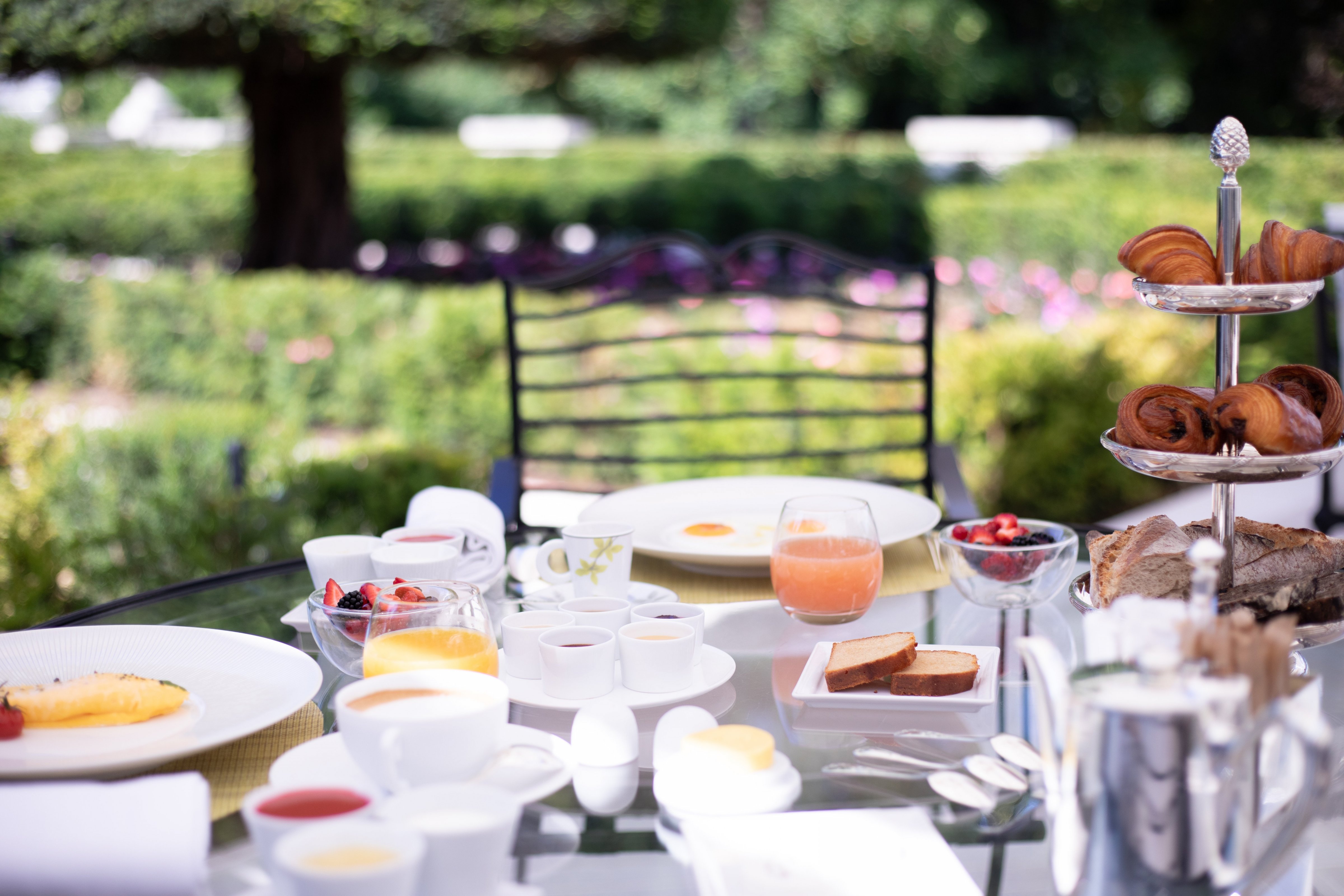 Petit-déjeuner en terrasse - Julia Krikorian