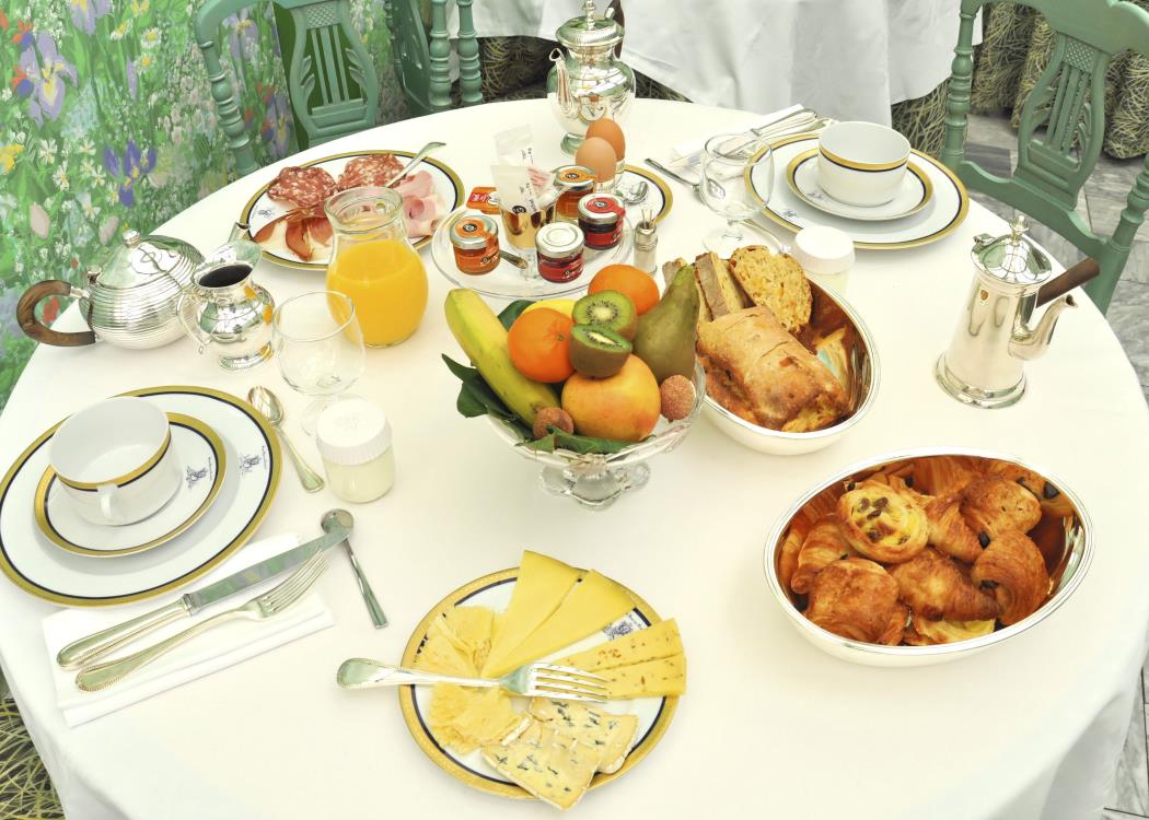 Reims-Hotel-Templiers-Breakfast-Table