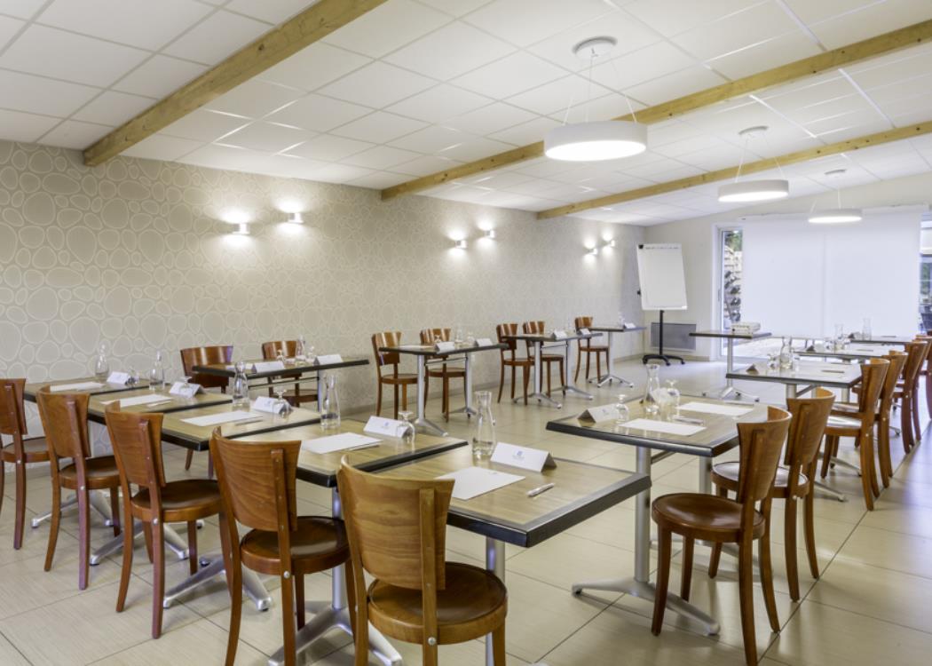 Salle_de_séminaire-2[1]