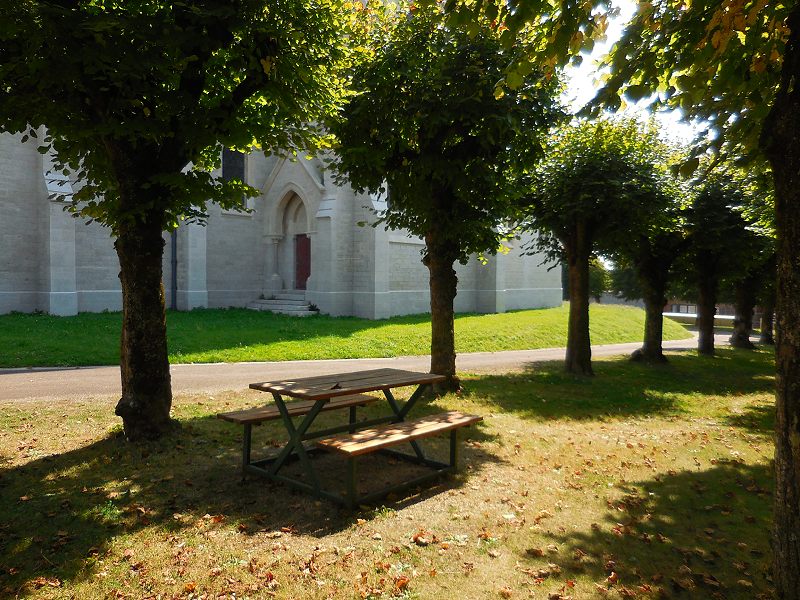 Aire de pique-nique de l'église de Fayl-Billot