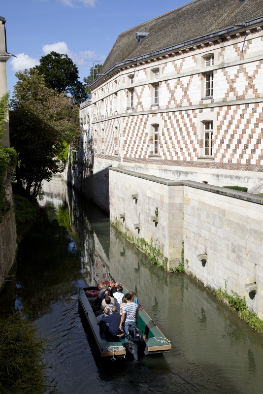 balades-en-barque-chalons-couvent-sainte-marie - non communiqué